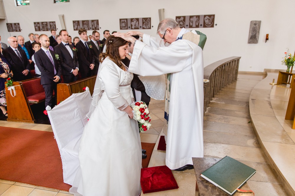 Hochzeitsfotograf in Reinbek, Herz-Jesu-Kirche: Anna & Johannes